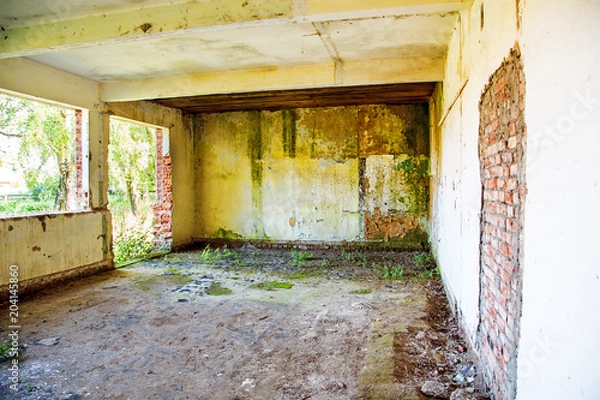 Fototapeta empty room in an abandoned house
