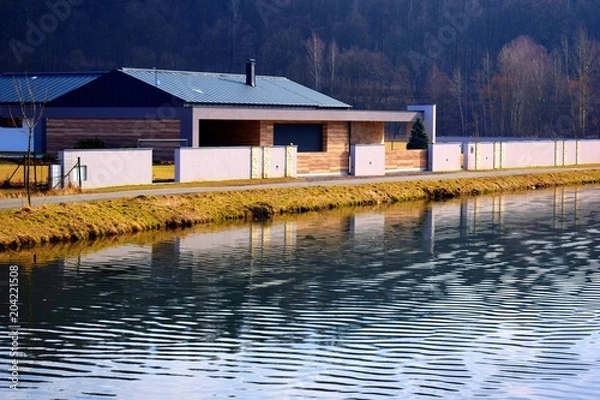 Obraz House reflected in water