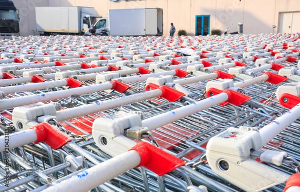 Obraz Shopping cart stacked - Carrelli della spesa