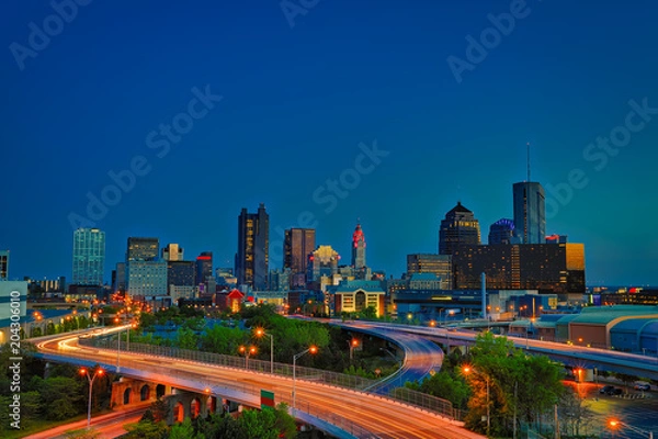 Obraz Looking south at the city of Columbus, Ohio skyline during sunset.