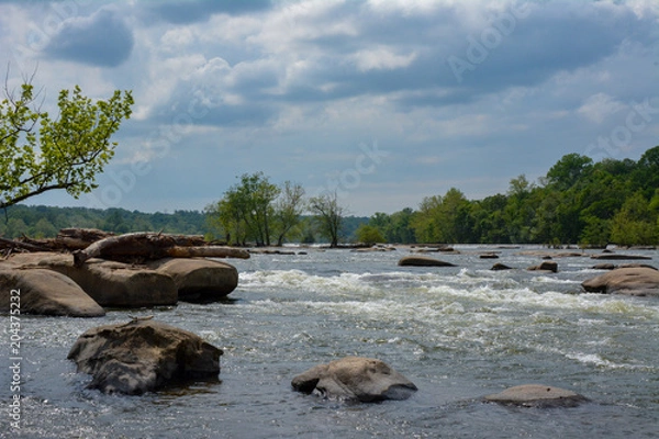Fototapeta The James River in Richmond Virginia, as seen from Belle Isle park.