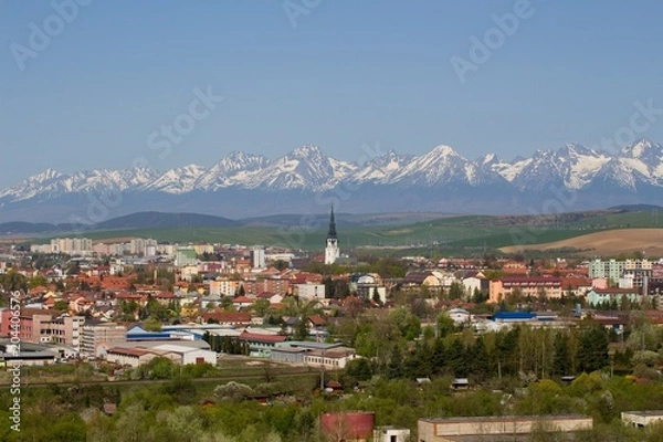 Fototapeta Miasto Spisská Nova Ves i Park Narodowy Wysokie Tatry w tle