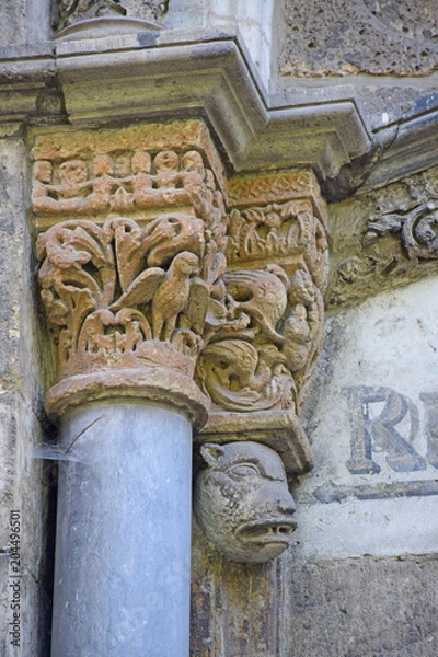 Fototapeta The left chapiter of the portal of the Church of St. Mary of Lizkirchen is decorated with beautiful and ancient stone carvings. Cologne, Germany, August 2017.