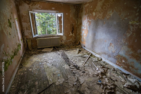 Obraz An old, desolated, damaged house.