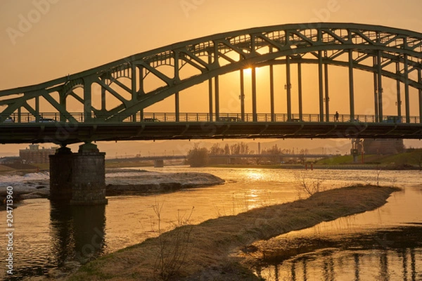 Obraz 夕暮れ時の旭橋