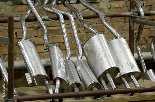 Obraz tłumiki na regale