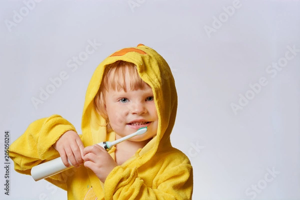 Obraz baby brushing her teeth
