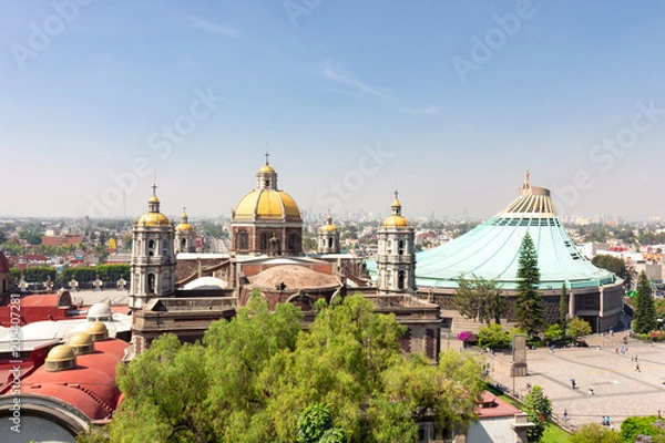Obraz Shrine of Our Lady of Guadalupe, view of the old basilica from the eighteenth century and a new larger one from the 70's of the last century  Mexico