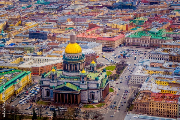 Fototapeta Beautiful aerial view landscape of Saint Isaac's Cathedral surrounding of buildings of the city of St. Petersburg durring a sunny day