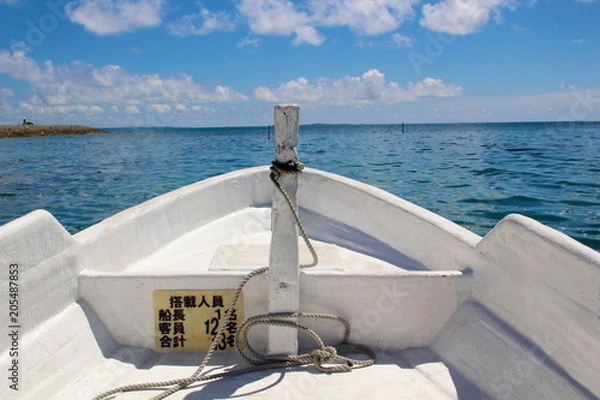 Fototapeta 沖へ向かう小舟