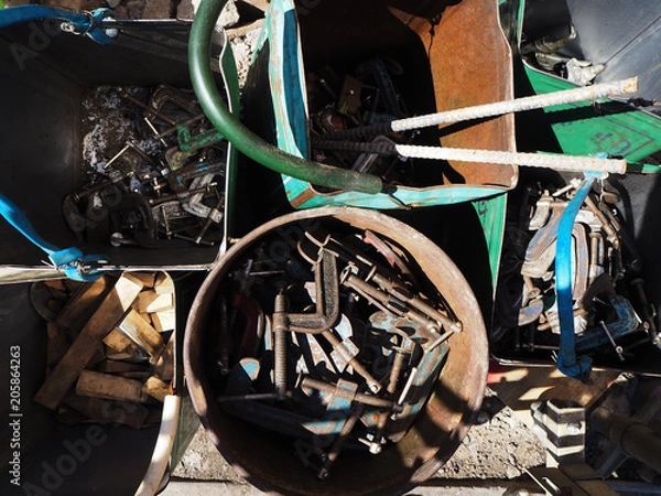 Obraz 空き缶に入った工具