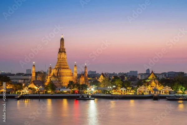 Obraz Wat Arun Temple at sunset in bangkok Thailand. Wat Arun is a Buddhist temple in Bangkok Yai district of Bangkok, Thailand, Wat Arun is among the best known of Thailand's landmarks