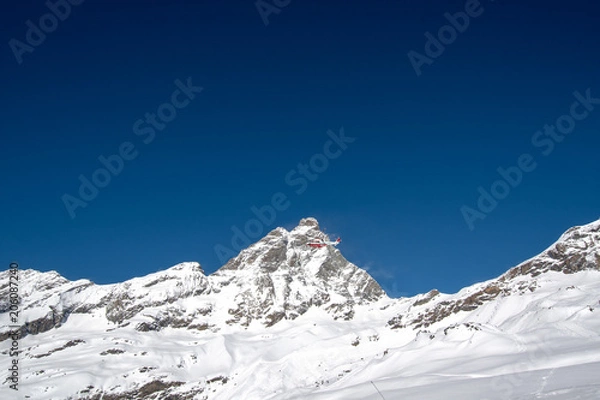 Obraz モンテ・チェルヴィーノ（イタリア側から見たマッターホルン）とヘリコプター　プラン・メゾンより（3月、イタリア　ヴァッレ・ダオスタ州）