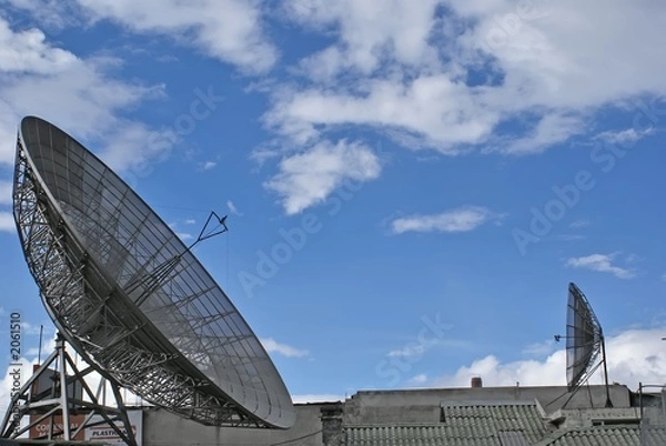 Obraz two dishes aerials