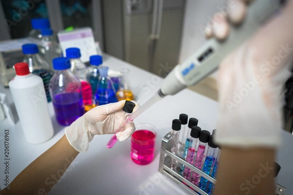 Obraz Scientist doing chemical test in laboratory