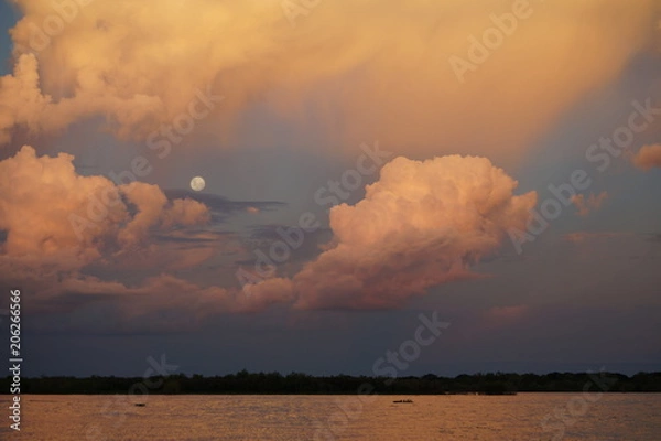 Obraz atardecer sobre el rio