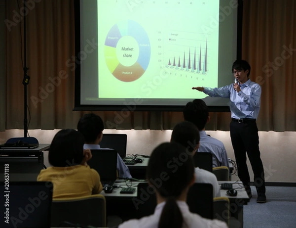 Fototapeta プロジェクターを使ってのプレゼンテーション