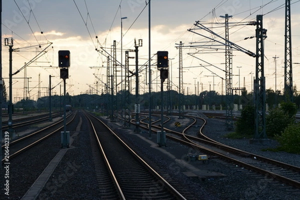 Obraz Schienen mit Weichen und Oberleitungen
