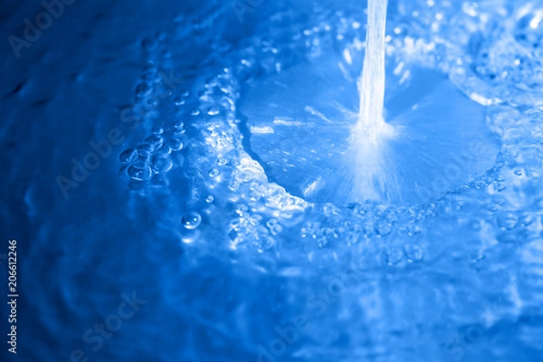 Fototapeta Woda płynąca w zlewie