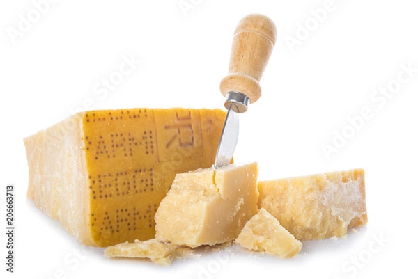 Fototapeta Parmezański lub parmigiano reggiano ser dla jedzenia odizolowywającego na białym tle