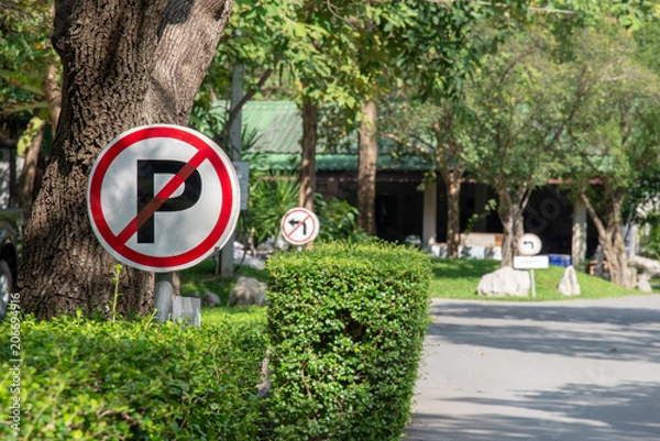 Obraz No parking sign with national park in background.