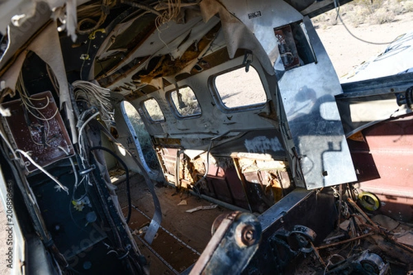 Fototapeta Intérieur d'une épave d'avion dans le désert du Nevada aux Etats Unis