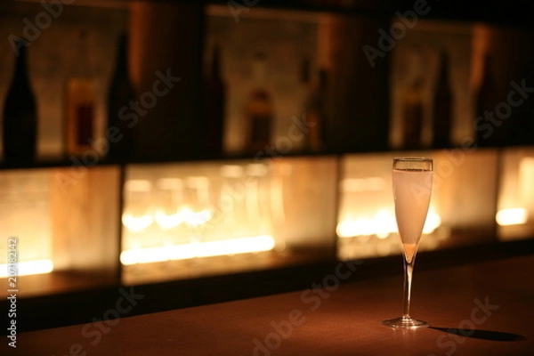 Obraz バーカウンターのカクテル