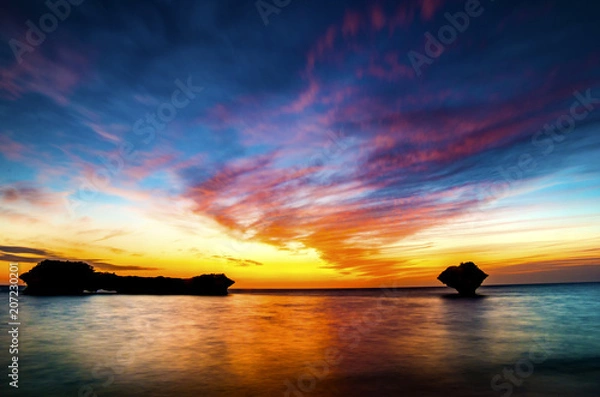 Obraz 沖縄　渡具知ビーチの夕暮れ