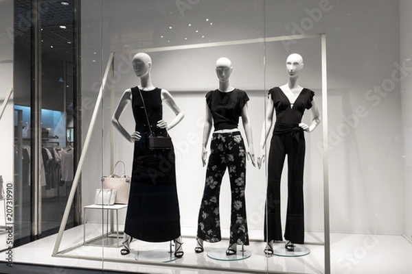 Obraz mannequins stand in the store