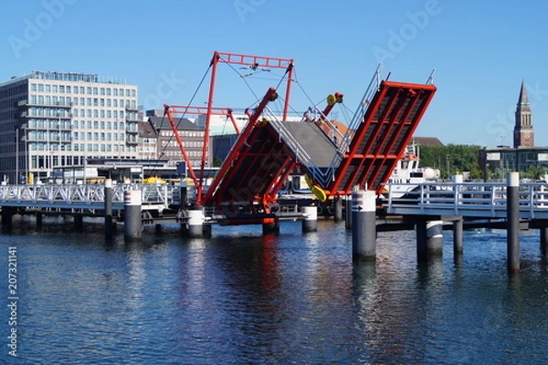 Fototapeta folding Bridge in the city of Kiel 