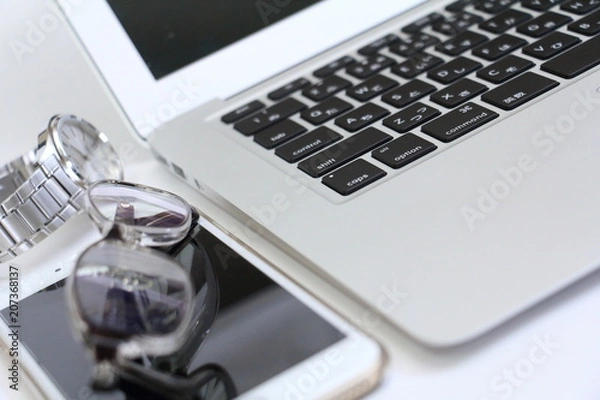 Fototapeta ノートパソコン　メガネ　スマートホン　時計