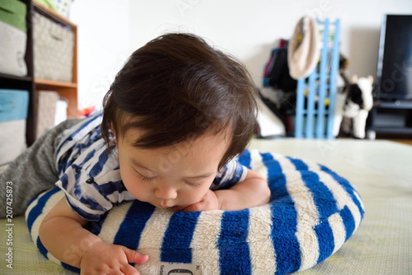 Obraz うつむく子供