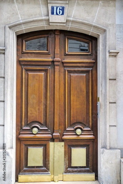 Obraz Porte en bois vernie sur rue