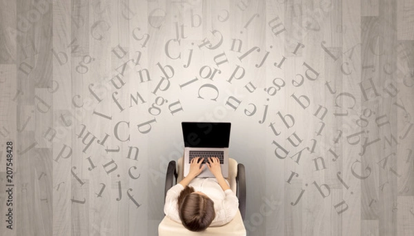 Obraz Listy z pisarzem za pomocą tabletu na beżowym krześle i przestrzeni biurowej