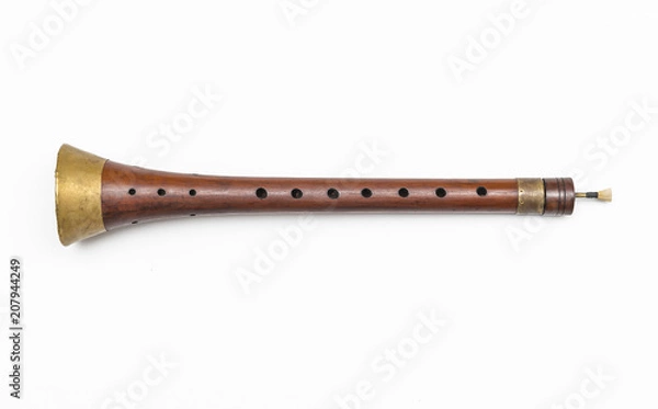 Obraz Zurla. Izolowane obraz tradycyjnych serbskich instrumentów dętych drewnianych.