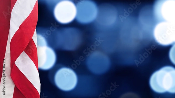 Fototapeta Amerykańska flaga z niebieskim tle Bokeh światła na święta w Stanach Zjednoczonych