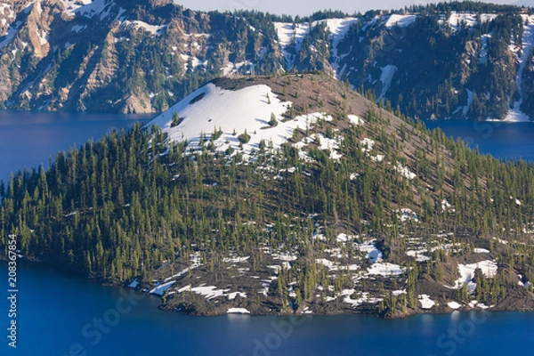 Fototapeta July 2017 : Wizard Island viewed from the north rim of the Crater Lake, Oregon, USA