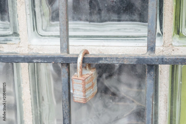 Obraz Rusty Lock on Metal Bar