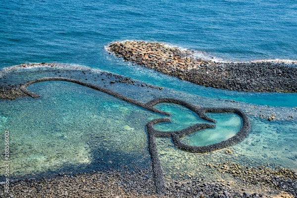 Fototapeta Twin Hearts Stone Tidal Weir in Chimei island, Landmark of the Penghu Islands, Famous scenery in Taiwan.