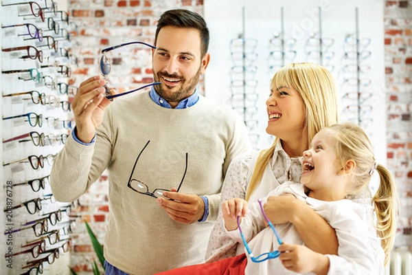 Obraz Family in optics store