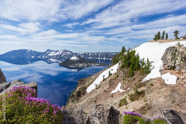 Fototapeta Beautiful scenery of Crater Lake and Wizard Island in summer as seen from the north rim, Oregon, USA