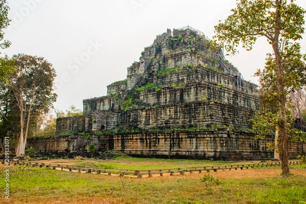 Obraz Pyramid of ancient complex Koh Ker, Cambodia