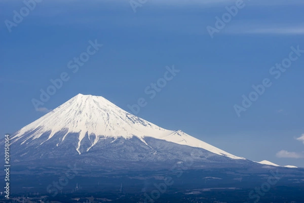 Fototapeta 静岡県富士市吉原から望む富士山