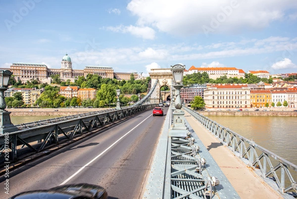 Fototapeta Cityscape view on the famous Chain bridge and Buda riverside during the daylight in Budapest city, Hungary