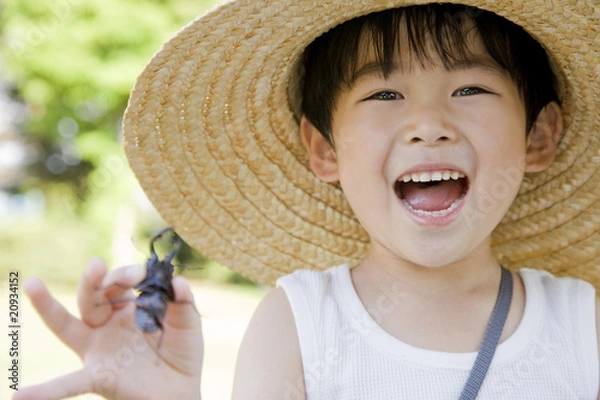 Obraz クワガタをもった男の子