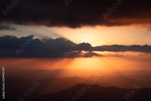 Obraz Sunset as viewed from Australia's highest mountain peak, Mt Kosciuszko. The Victorian high country can be seen in the distance.
