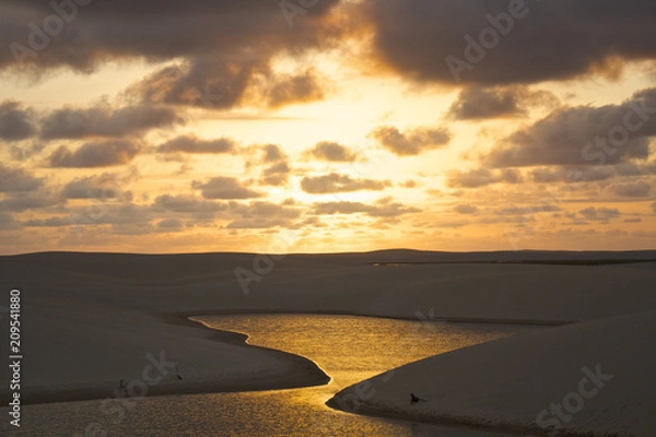 Obraz 【ブラジルの観光地】レンソイス・マラニャンセス国立公園の夕焼け