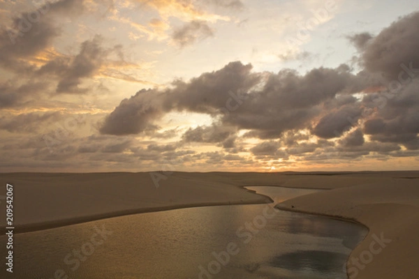 Obraz 【ブラジルの観光地】レンソイス・マラニャンセス国立公園の夕焼け