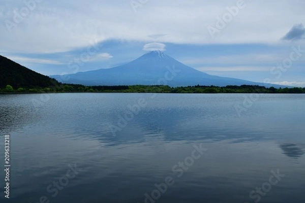 Fototapeta 二重のレンズ雲かかる富士山