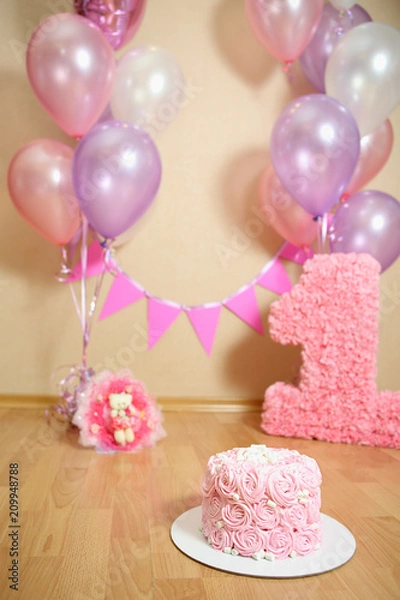 Fototapeta first birthday smash the cake